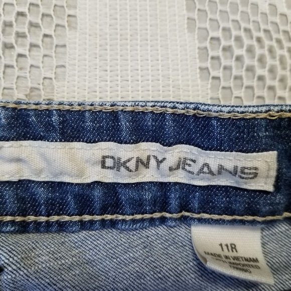 DKNY Low Rise Bootcut Medium Wash Jeans Size 11R - Picture 9 of 12